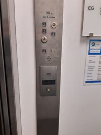 2N Lift 1 - Erg&auml;nzung in einem Aufzug